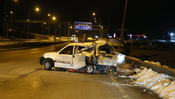 Erzurum'da hafif ticari araç ile TIR çarpıştı: Yaralılar var