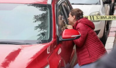 Eşinin ölü bulunduğu aracın camına vurarak ağladı: Ne olur kalk aşkım