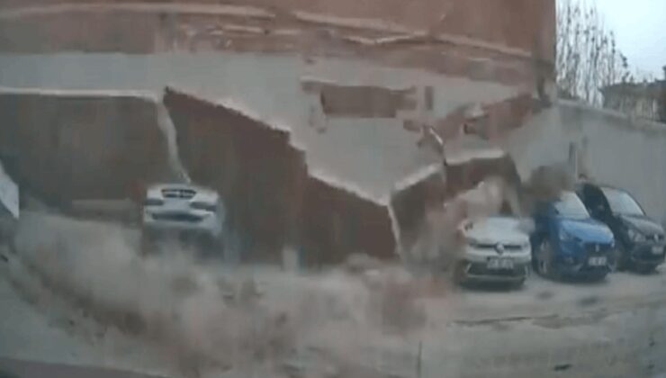 Eskişehir'de duvarın araçların üzerine devrildiği anlar kamerada