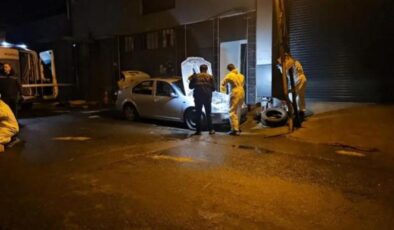 Evsiz kişinin ısınmak için girdiği araç sonu oldu