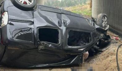 Feci kaza: Araç otoyol köprüsünden düştü: 2 ölü, 3 yaralı