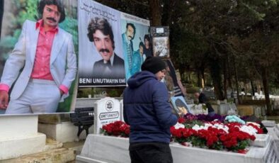 Ferdi Tayfur vefatının 1. yıl dönümünde mezarı başında anıldı