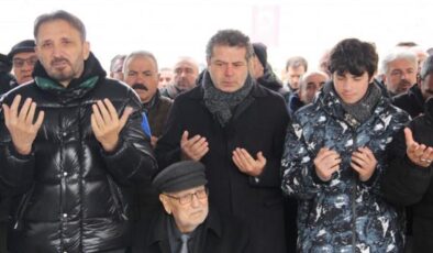 Gazeteci Cüneyt Özdemir’in annesi Çorum’da toprağa verildi