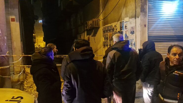 Gece gelen sesler tedirgin etti, 3 bina tahliye edildi