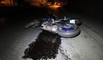 Genç motosikletli park halindeki kamyona çarptı! Feci ölüm