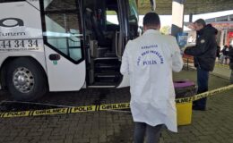 Geri vites yerine ileri vitese aldı, şoförü öldürdü!