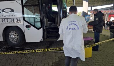 Geri vites yerine ileri vitese aldı, şoförü öldürdü!