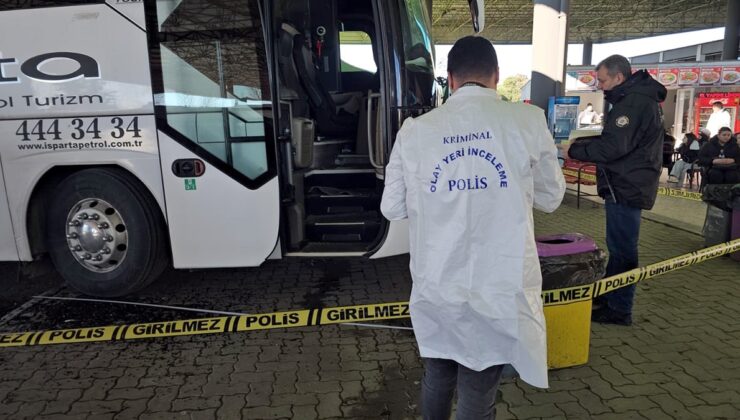 Geri vites yerine ileri vitese aldı, şoförü öldürdü!