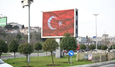 Hain provokasyona karşı ekranlar Türk bayraklarıyla donatıldı