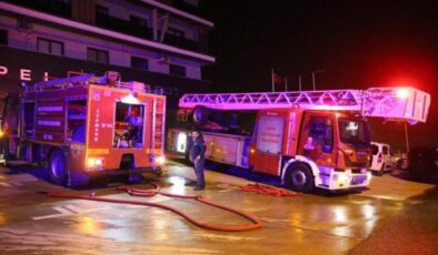 Hatay’da yangın çıkan 2 katlı binada mahsur kalan 7 kişi kurtarıldı