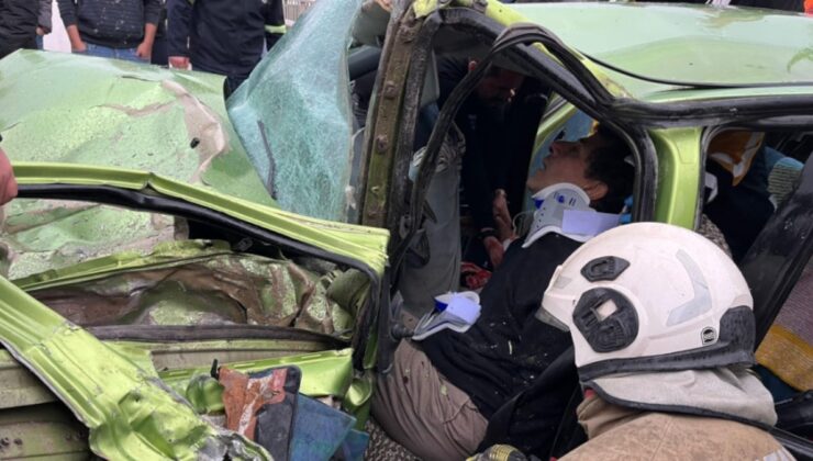 Hatay’da minibüs ile otomobil çarpıştı: 1'i ağır 5 yaralı