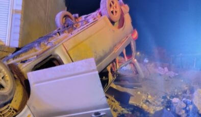 Iğdır'da otomobil şarampole devrildi: 2 yaralı