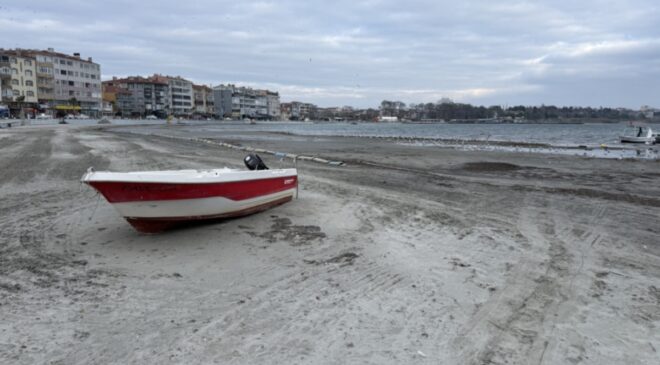 İki ilde endişelendiren görüntü: Deniz suyu metrelerce çekildi, uzman isim nedenini açıkladı
