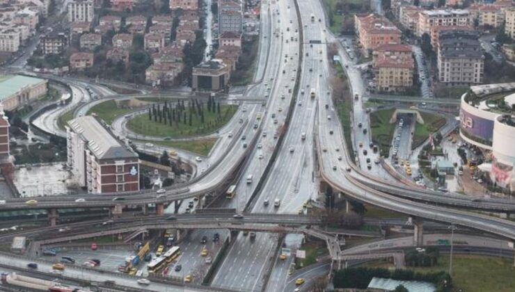 İstanbul halkı toplu taşımayı kullandı, megakent’te yollar boş kaldı