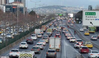 İstanbul trafiğini buz tuttu! Sabah saatlerinde yoğunluk arttı