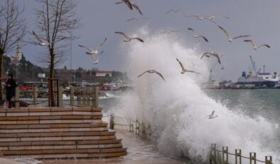 İstanbul Valiliği fırtına bilançosunu açıkladı: 23 çatı uçtu, 80 su baskını yaşandı