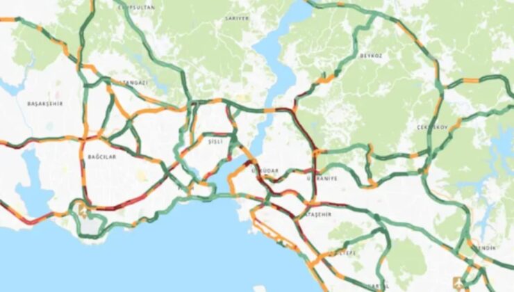 İstanbul'da fırtına ve sağanak şiddetlendi! Trafik felç oldu