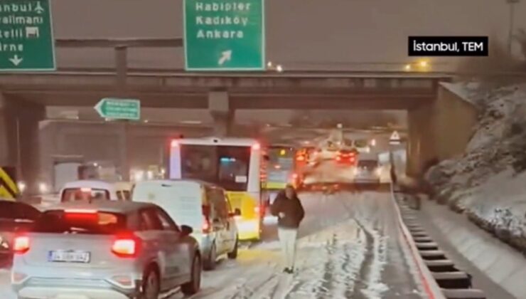 İstanbul'da kar afeti yaşanıyor! TEM kilitlendi, kuryelerin trafiğe çıkışı yasaklandı