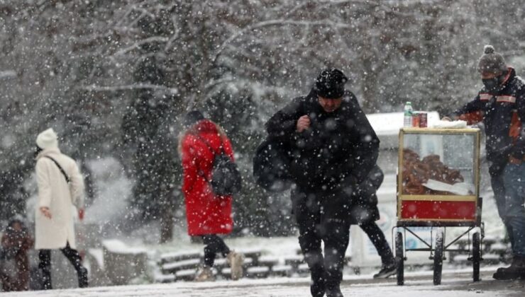 İstanbul'un 6 ilçesinde kar etkili oluyor