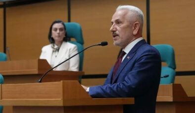 İstifa konuşması sosyal medyada gündem olan AKP'li isim CHP'ye katıldı