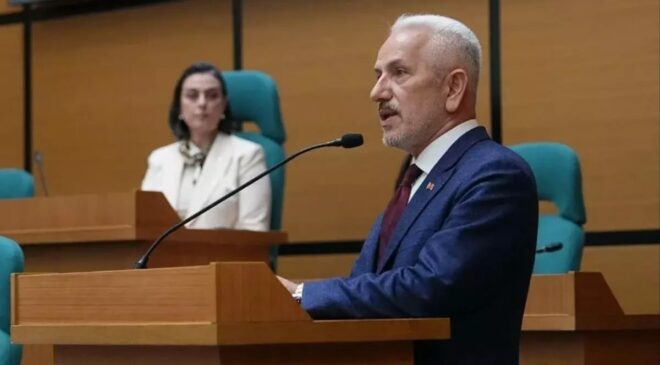 İstifa konuşması sosyal medyada gündem olan AKP'li isim CHP'ye katıldı