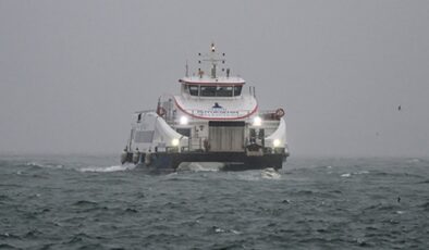 İzmir’de hava ve deniz koşulları nedeniyle feribot seferleri iptal edildi