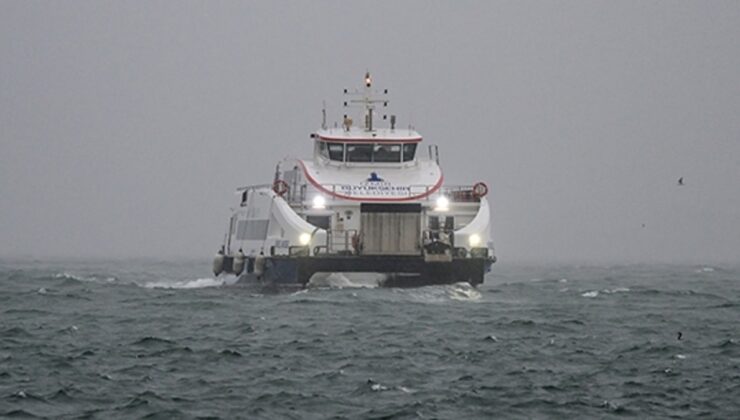 İzmir’de hava ve deniz koşulları nedeniyle feribot seferleri iptal edildi