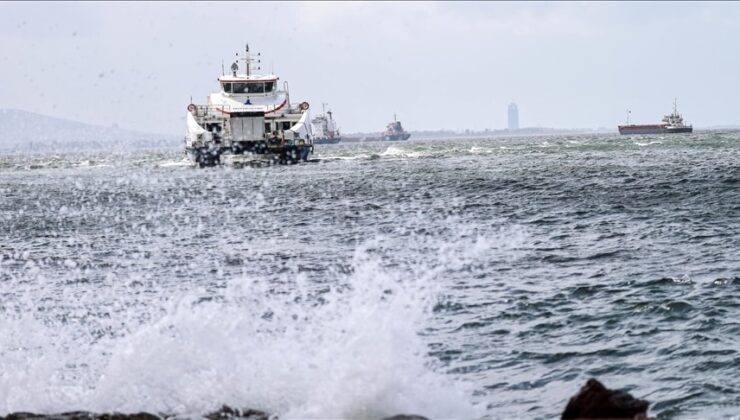 İzmir'de vapur seferlerine şiddetli rüzgar engeli!