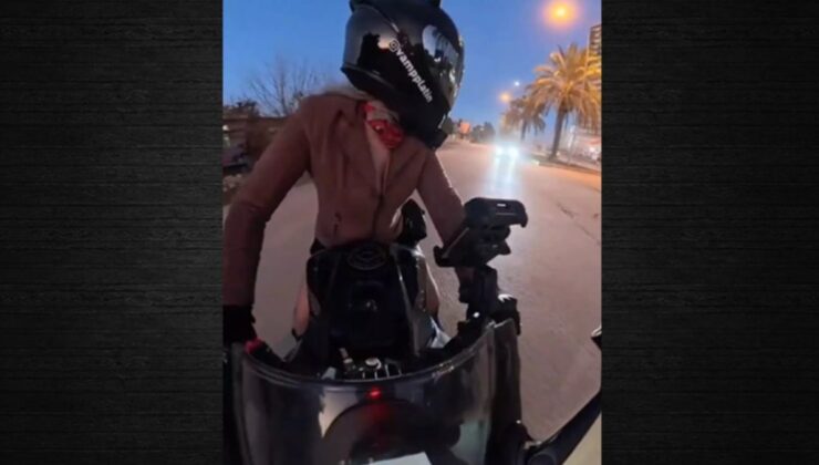 Kadın motosikletliye, arkadan gelen otomobil çarptı