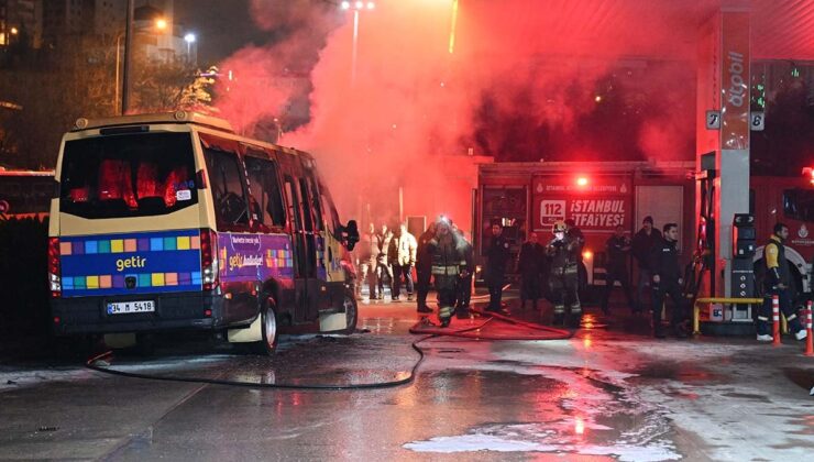 Kağıthane’de benzin İstasyonunda yangın: 2 minibüs küle döndü