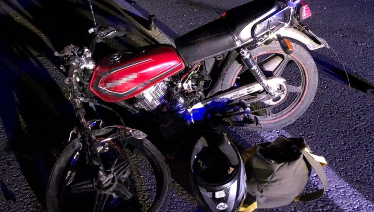 Kamyonla çarpışan motosikletteki 2 kişi hayatını kaybetti