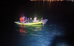 Kanoyla kaçarken yakalandılar