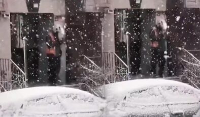 Kar altında kuryenin getirdiği sipariş olay oldu! Sosyal medyada tepki yağdı