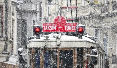 Kar coşkusu Taksim'e de uğradı! Ortaya bu manzara çıktı