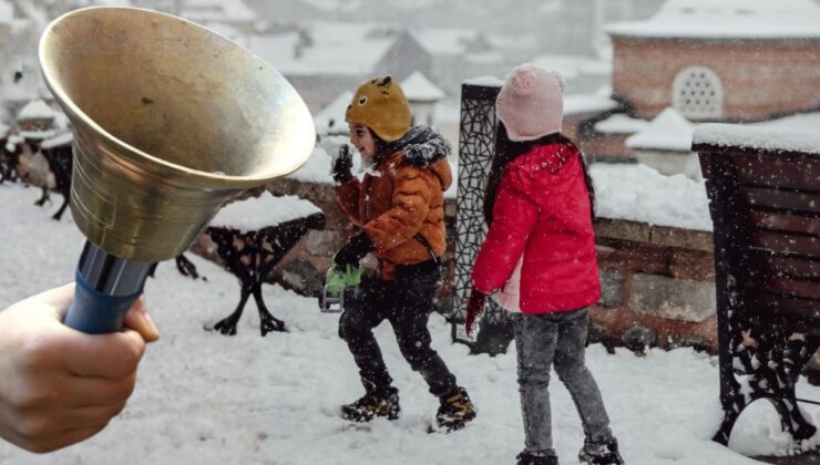 Kar etkisini artırdı, ilk tatil haberi geldi