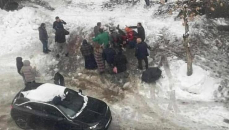 Kar kütlesinin altında kalan kadın hayatını kaybetti