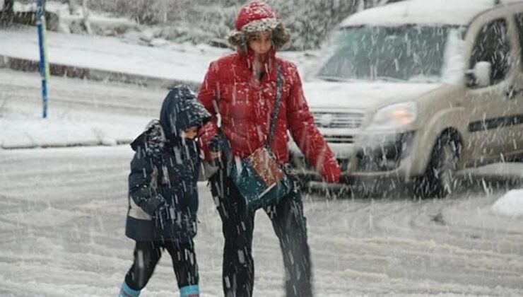 Kar yağışı başladı! Tatil haberleri peş peşe geldi