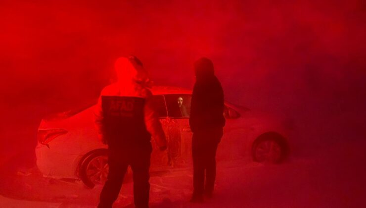 Karda mahsur kalan 6 kişi kurtarıldı