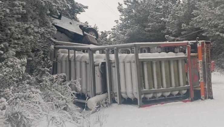 KARGAZ doğalgaz tırı devrildi: Sızıntı sebebiyle yol trafiğe kapatıldı
