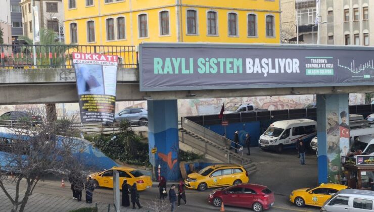 Kendisini dolandırdığını öne sürdüğü kişileri afişle teşhir etti