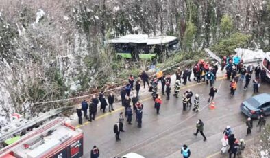 Kocaeli’de belediye otobüsü kaza yaptı; yaralılar var