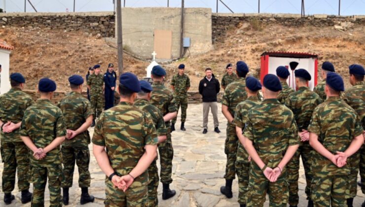 Komşuda on binlerce asker sokaklara iniyor