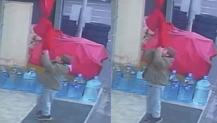 Küçük çocuk marketteki bayrağı görünce kendini tutamadı