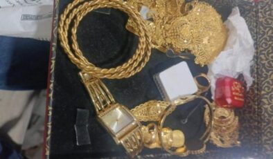 Kumaşların arasında buldu! 2 milyon TL değerinde altını sahibine teslim etti…