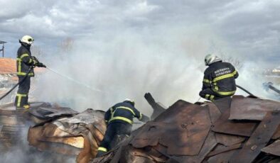 Kütahya’da mobil atık deposunda yangın
