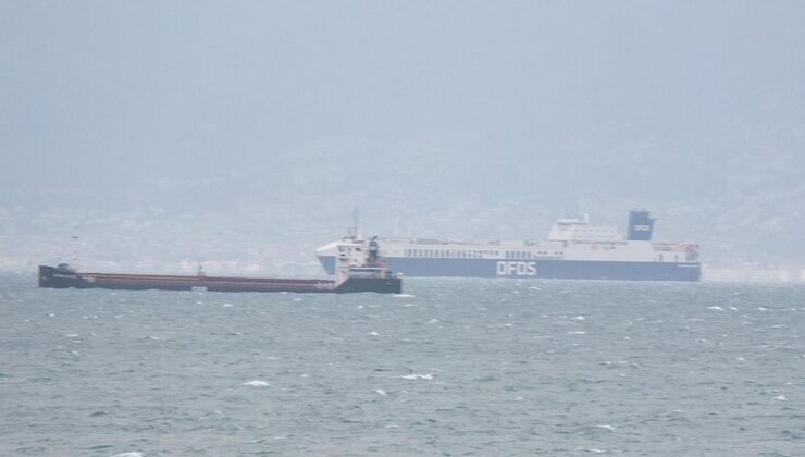 Kuzey Ege’de lodos etkisini artırdı: 9 gemi Edremit Körfezi’ne demirledi