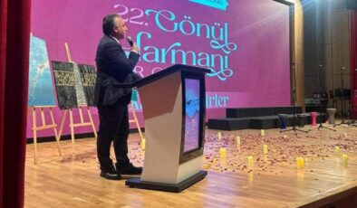 Mahmut Bıyıklı 22. Gönül Harmanı Şiir Gecesi’nde konuştu