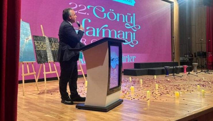 Mahmut Bıyıklı 22. Gönül Harmanı Şiir Gecesi’nde konuştu