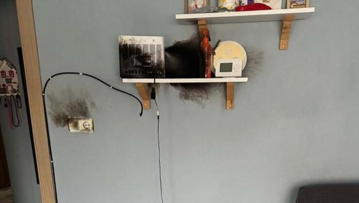 Manisa’da 3 eve yıldırım düştü