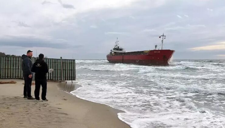 Marmaraereğlisi’nde fırtına: Kuru yük gemisi karaya oturdu
